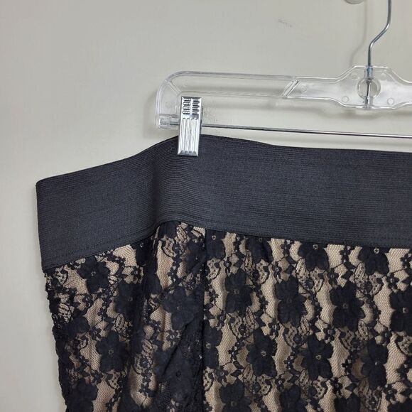 Torrid Floral Pencil Skirt. Tan & Black 28#023 - Picture 5 of 12